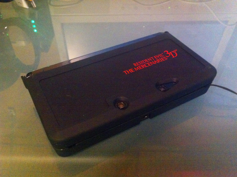 Illustration for article titled Check Out this Sexy, Custom Resident Evil 3DS Case